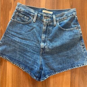 Levi’s High Waisted Mom Jean Shorts Sz. 28